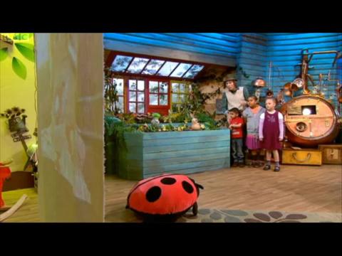 Mr Bloom's Nursery (Part2).mp4_snapshot_00.04_[2013.10.07_00.17.28].jpg